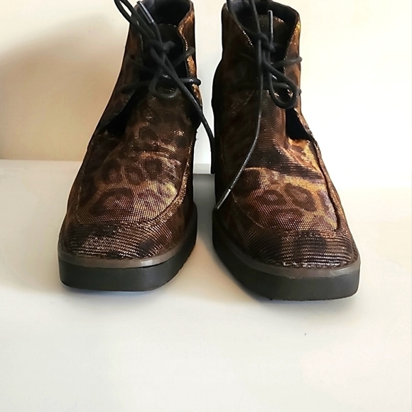 Donald J Pliner Dakota Wedge Booties Size 8.5 - Picture 2 of 7